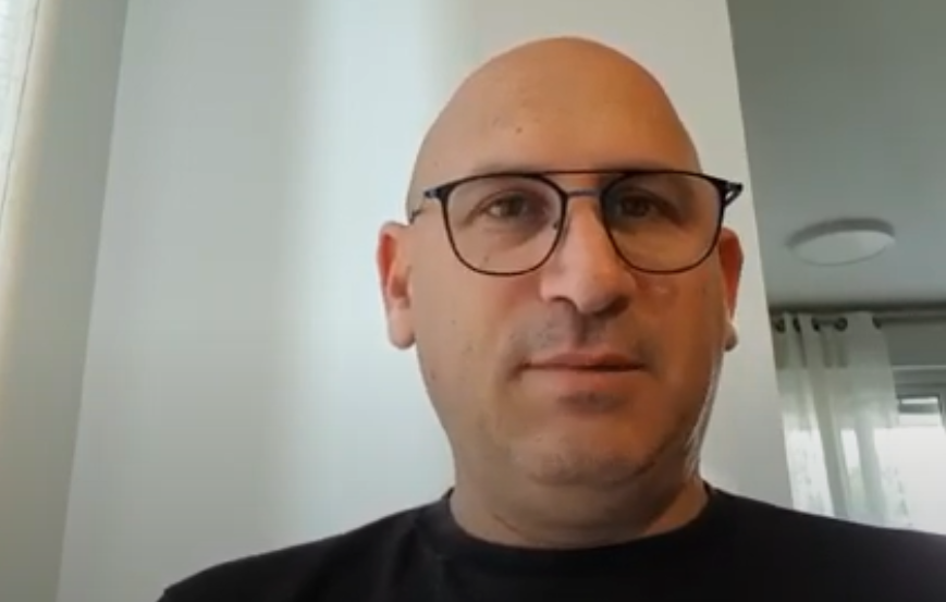 אבא של נועם, תלמיד קרב מגע